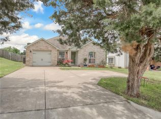 911 W Atchley Ave, Alvarado, TX 76009