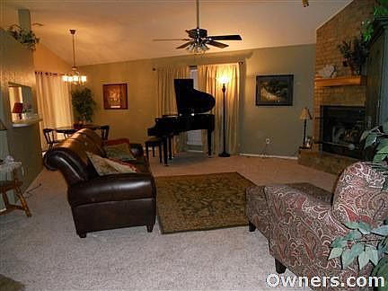 open living room w/ dining area/kitchen