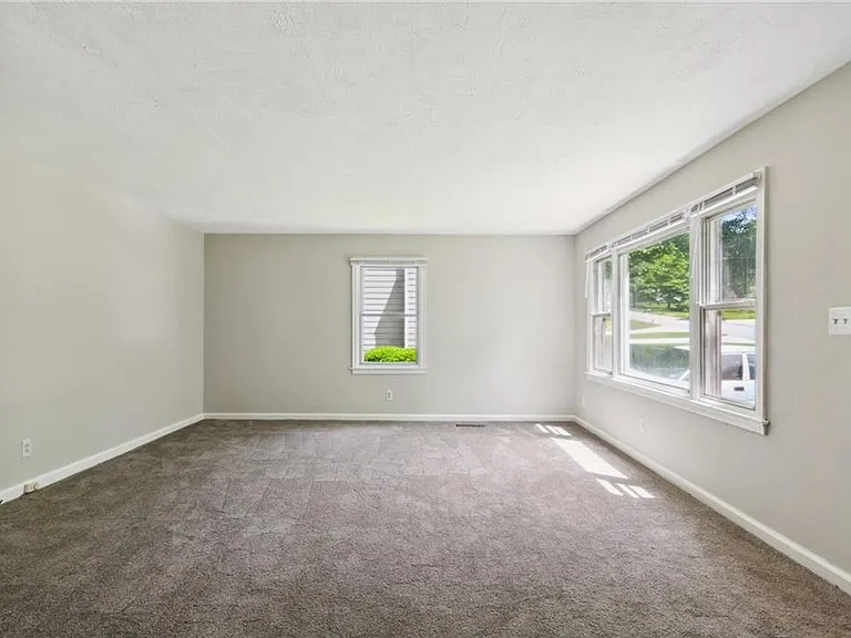 1682 Bridgeport Dr NE — Photo 8