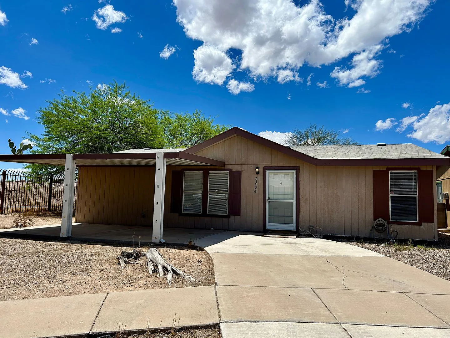 3-bed, 2-bath home in Tucson's Desert Vista Estates — Photo 1