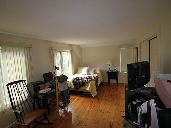 4th image of 40 Cloutmans Ln #B