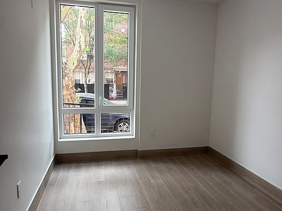 2nd image of 1124 Findlay Ave