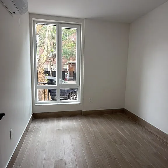1124 Findlay Ave — Photo 2