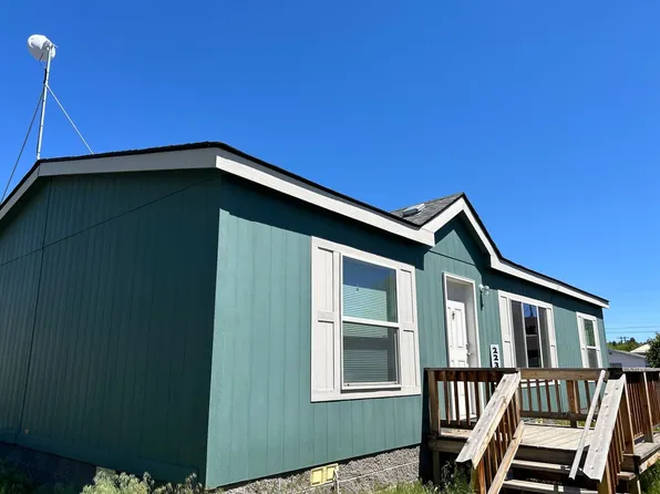 223 SE 8th St #A & B, Madras, OR 97741