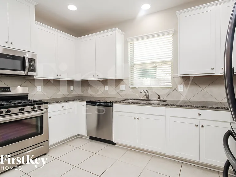 9207 Penfield Dr — Photo 7