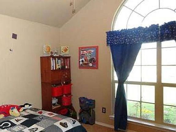 4th image of 9808 Diana Dr