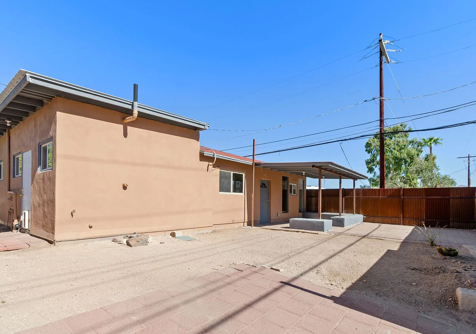 1541 E. Mabel — Photo 2
