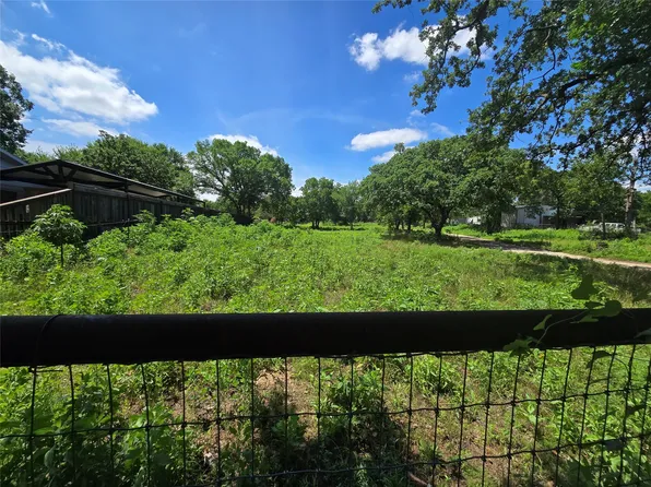 7300 Kuban Blvd, Fort Worth, TX 76120