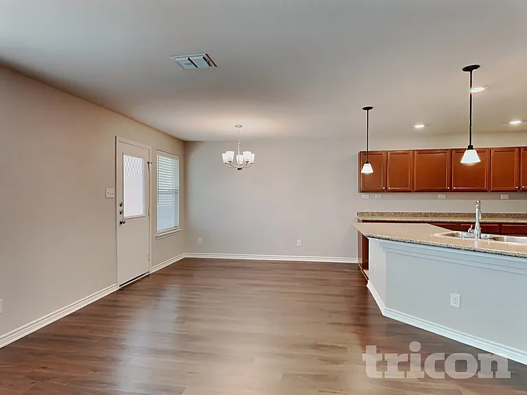 1519 Overlook Bank — Photo 4