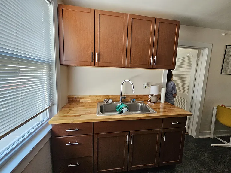 7328 N Honore St #1 — Photo 4