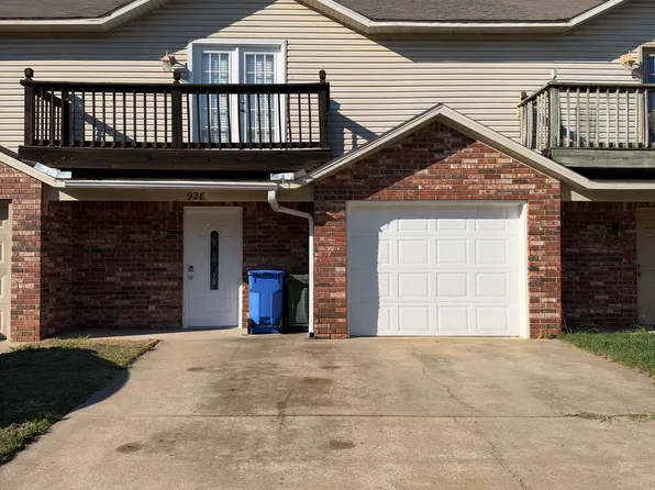 928 W Peachtree Dr, Fayetteville, AR 72703