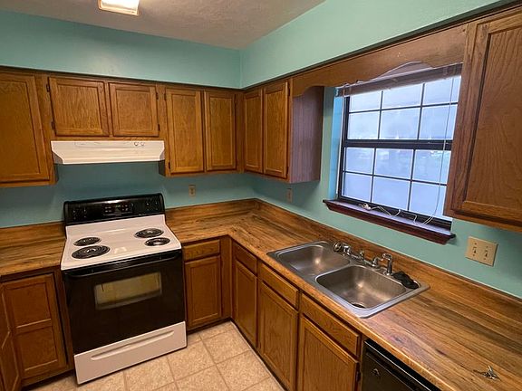 5th image of 2944 Woodrich Dr APT C
