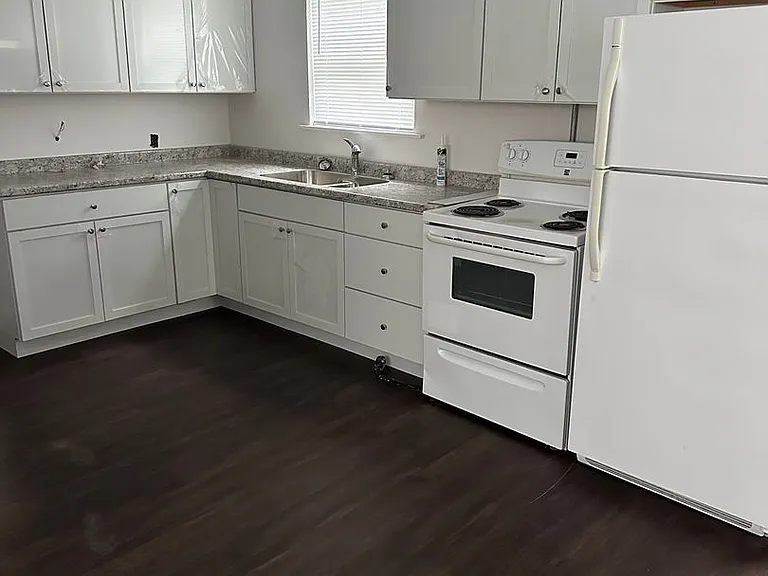 517 Nicholas St — Photo 2