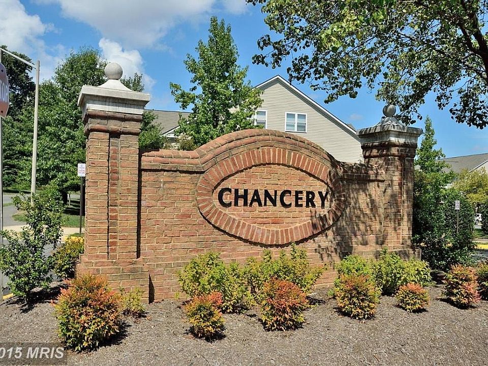 Entrance to the Chancery Condos of Kingstowne