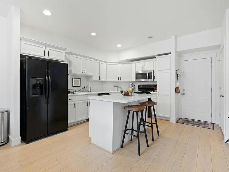 2657 N Elm Dr — Photo 8