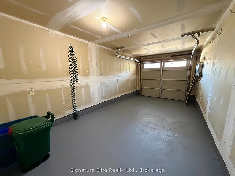 1602 Brandy Ct — Photo 37