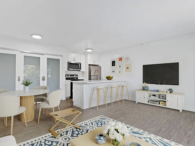 Parkwood Apartments — Photo 1