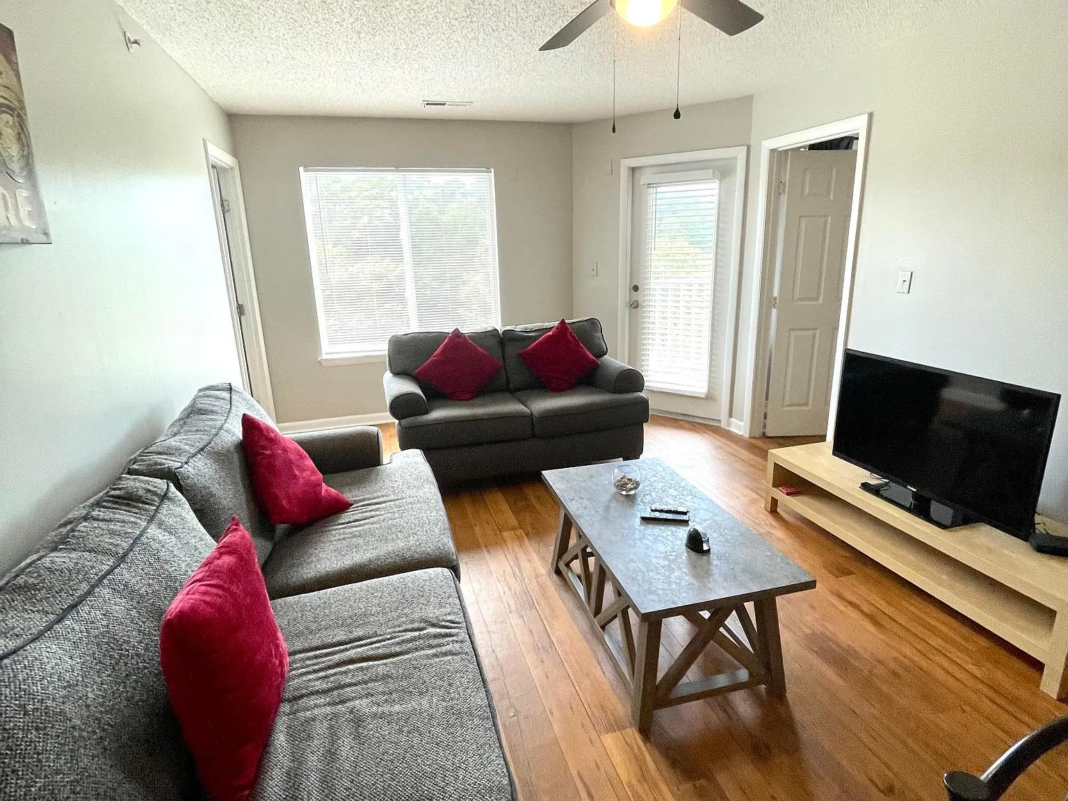 4 bed, 1219 sqft, $890 — Photo 3