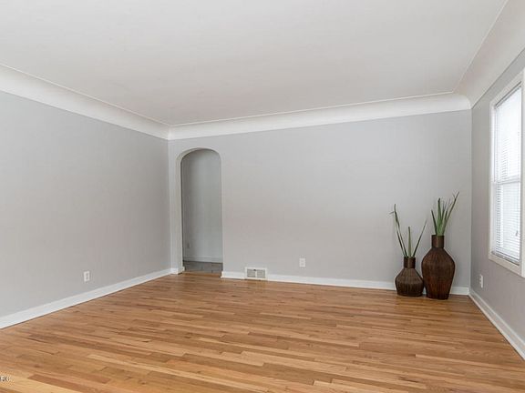 3rd image of 4609 Green Acres Dr