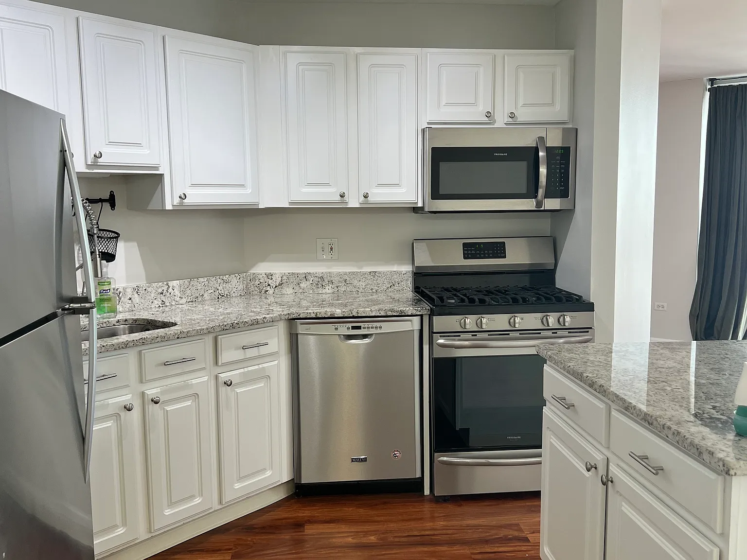 1 bed, 868 sqft, $3,100 — Photo 1