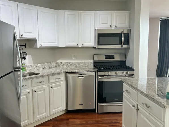 545 N Dearborn St APT 2404, Chicago, IL 60654