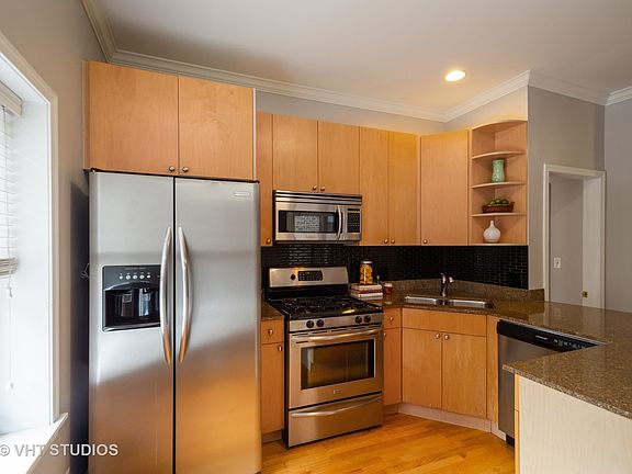 5th image of 1951 W Foster Ave APT 1