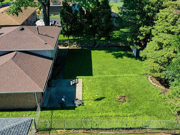 3rd image of 10619 S Terry Dr