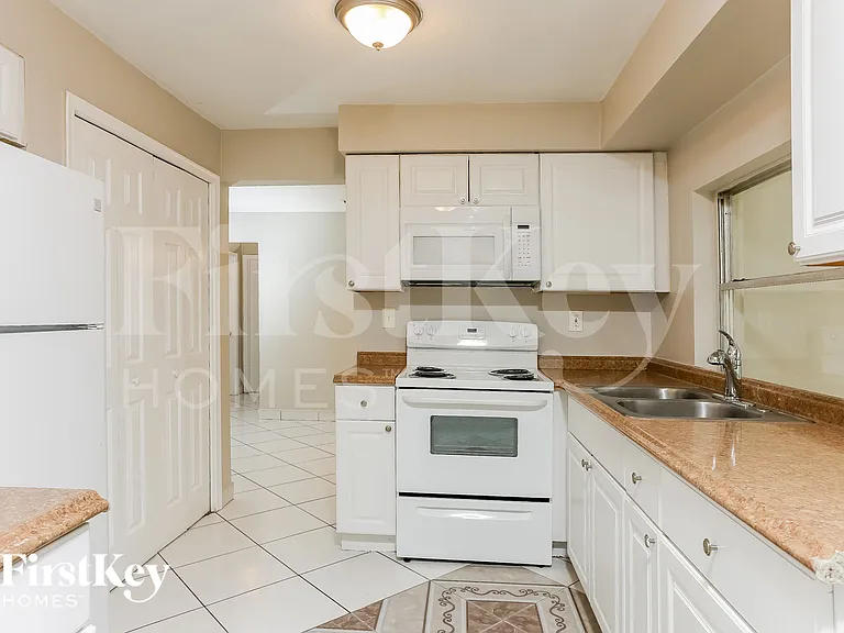 6891 NW 25th Ct — Photo 7