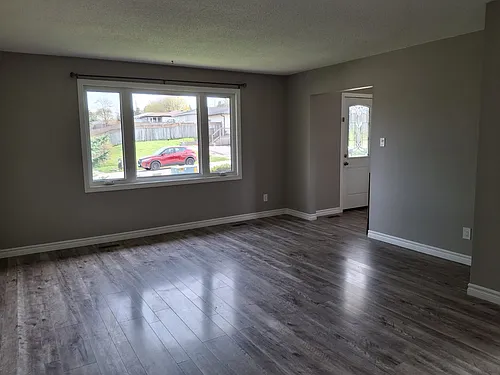 80 Kipling Cres Photo 1