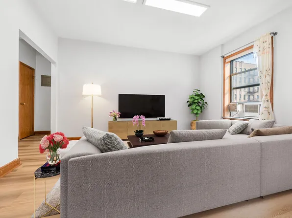 8320 Bay Parkway image 5 of 20