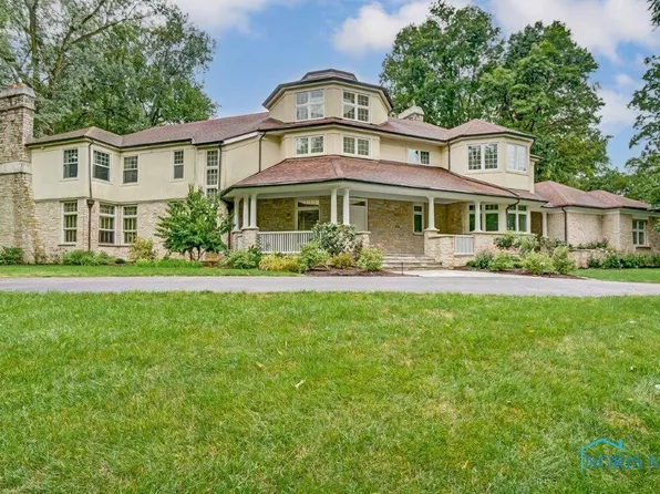 4321 Dovewood Ln, Sylvania, OH 43560