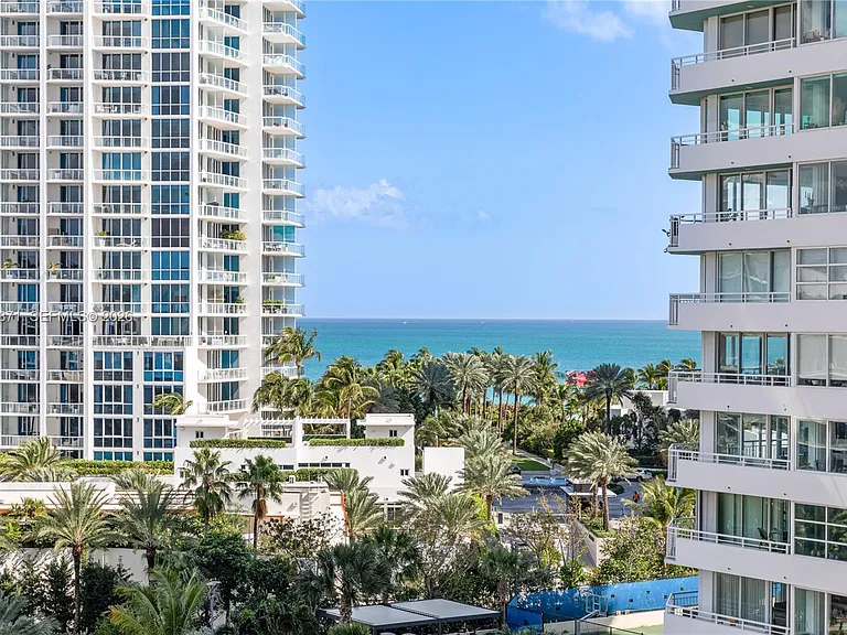 300 S Pointe Dr #907 — Photo 45