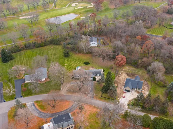 W275S3302 Burnell DRIVE, Waukesha, WI 53189