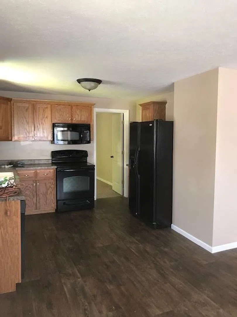 4 Bedroom 2 Bathroom House For Rent — Photo 3