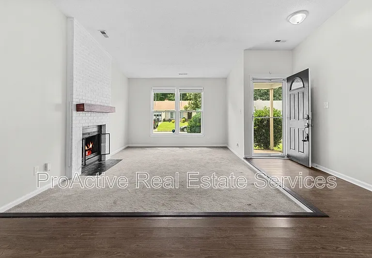 3409 Woodbaugh Dr — Photo 3