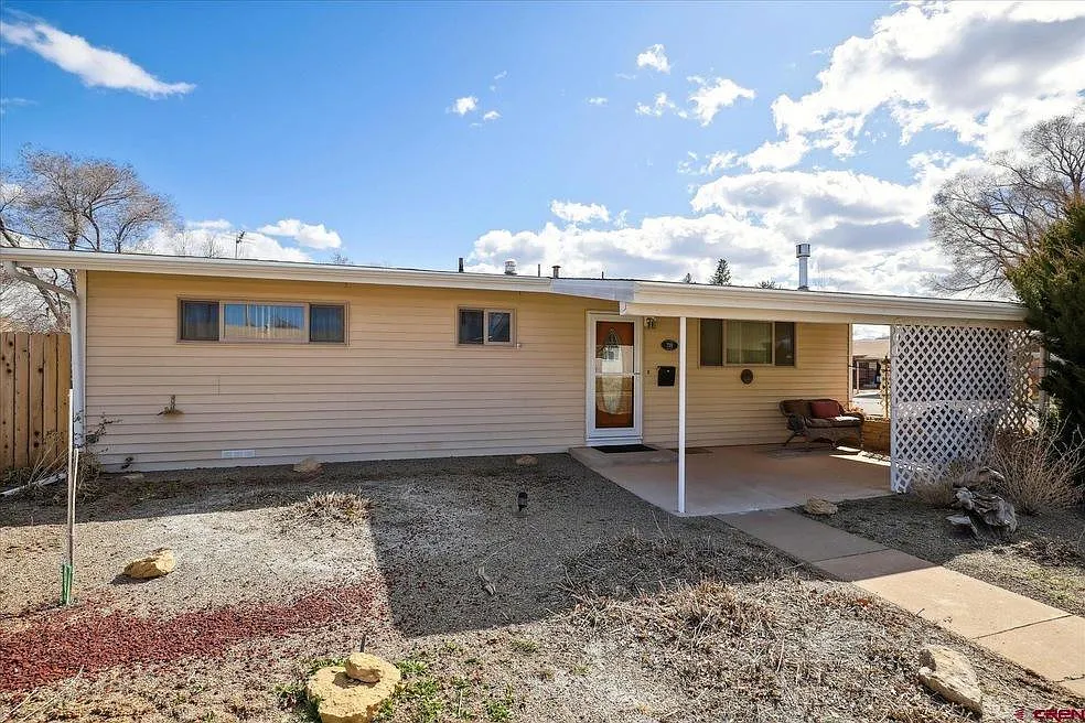 3 bed, 1.5 bath, 1354 sqft, $1,850 — Photo 2