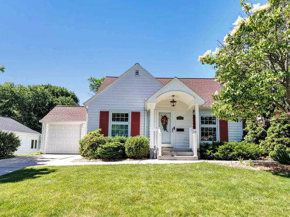 244 E Mission Rd, Green Bay, WI 54301