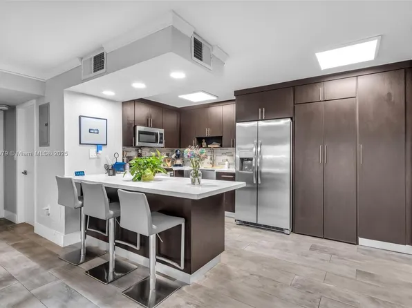 7215 Miami Lakes Dr APT A20, Hialeah, FL 33014