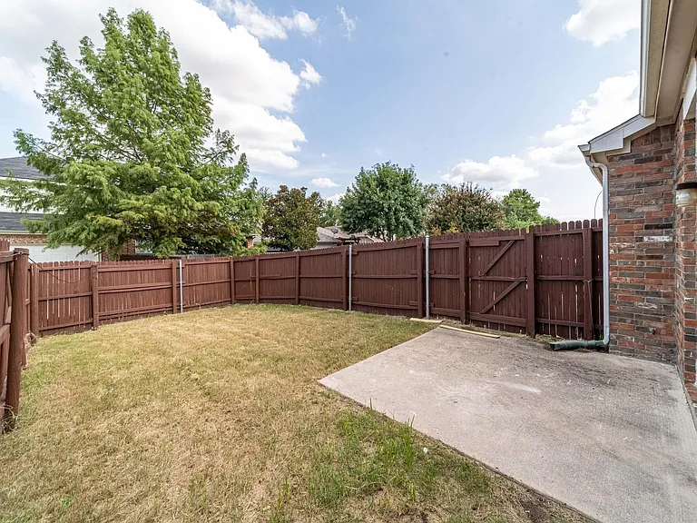 6870 Winston Dr — Photo 41