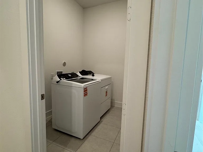 7129 Carriage Light Dr — Photo 15