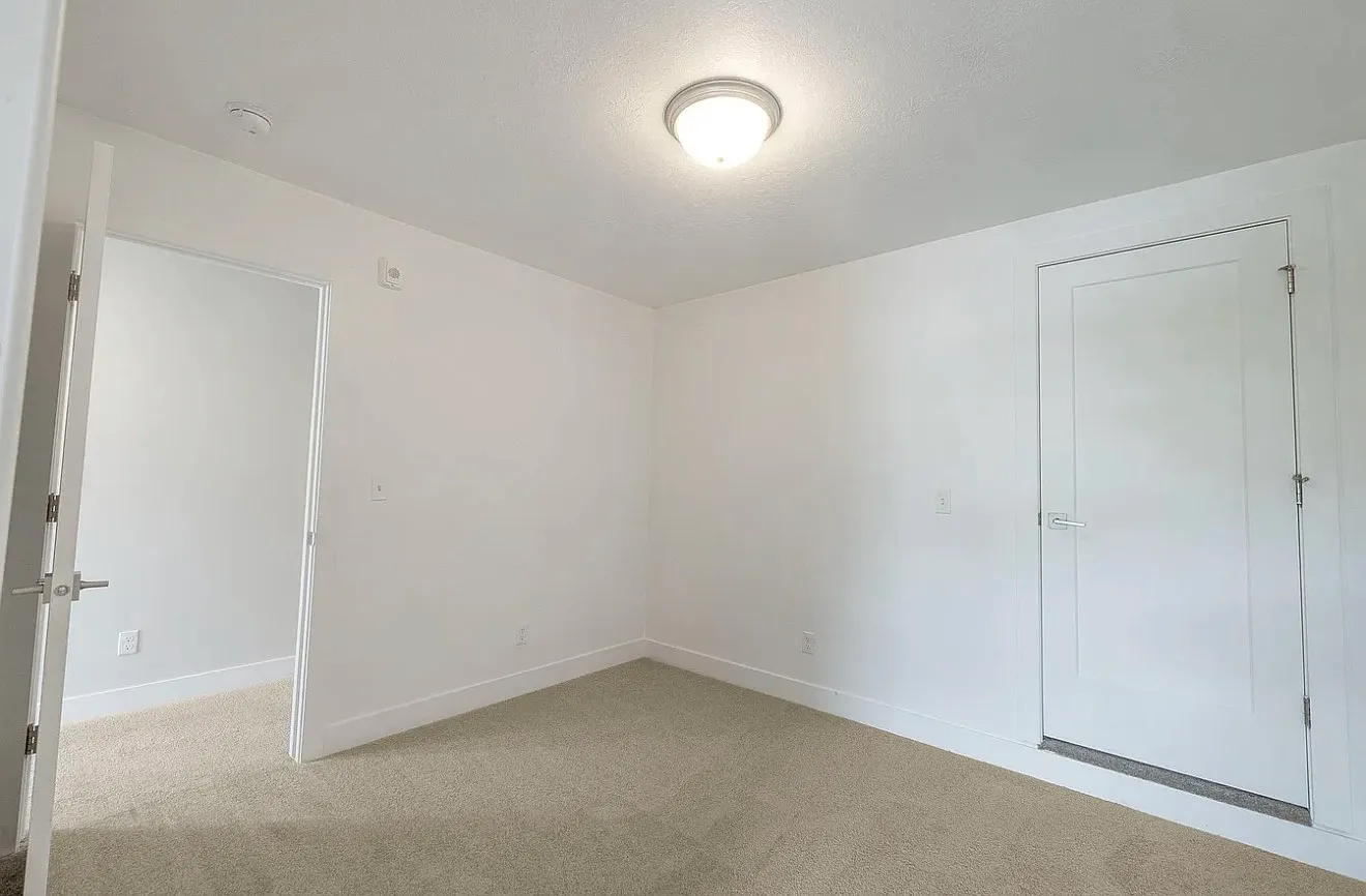 2 bed, 1.5 bath, 1700 sqft, $800 — Photo 4