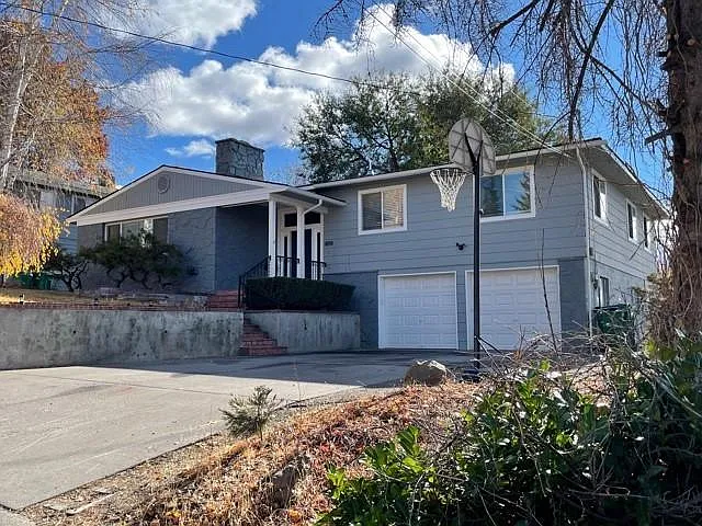 1834 Benson Ave photo 1