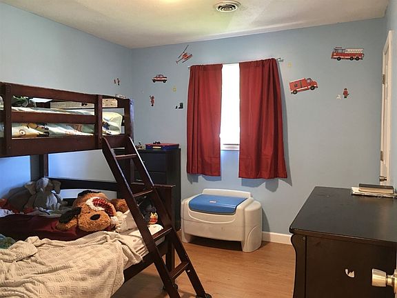 4th image of 1737 Pembrook Dr