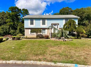 8 Mulberry Ct, Jackson, NJ 08527