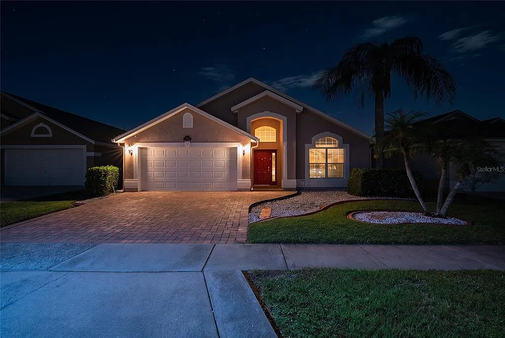 4 bed, 2.0 bath, 2168 sqft, $2,800 — Photo 1