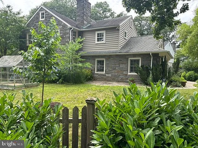 471 Athens Ave — Photo 5
