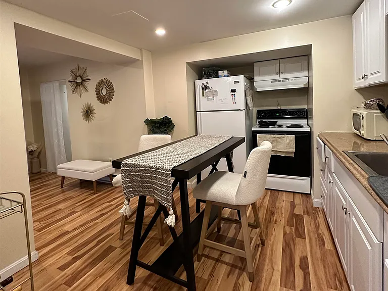 241 Middle St #11 — Photo 9