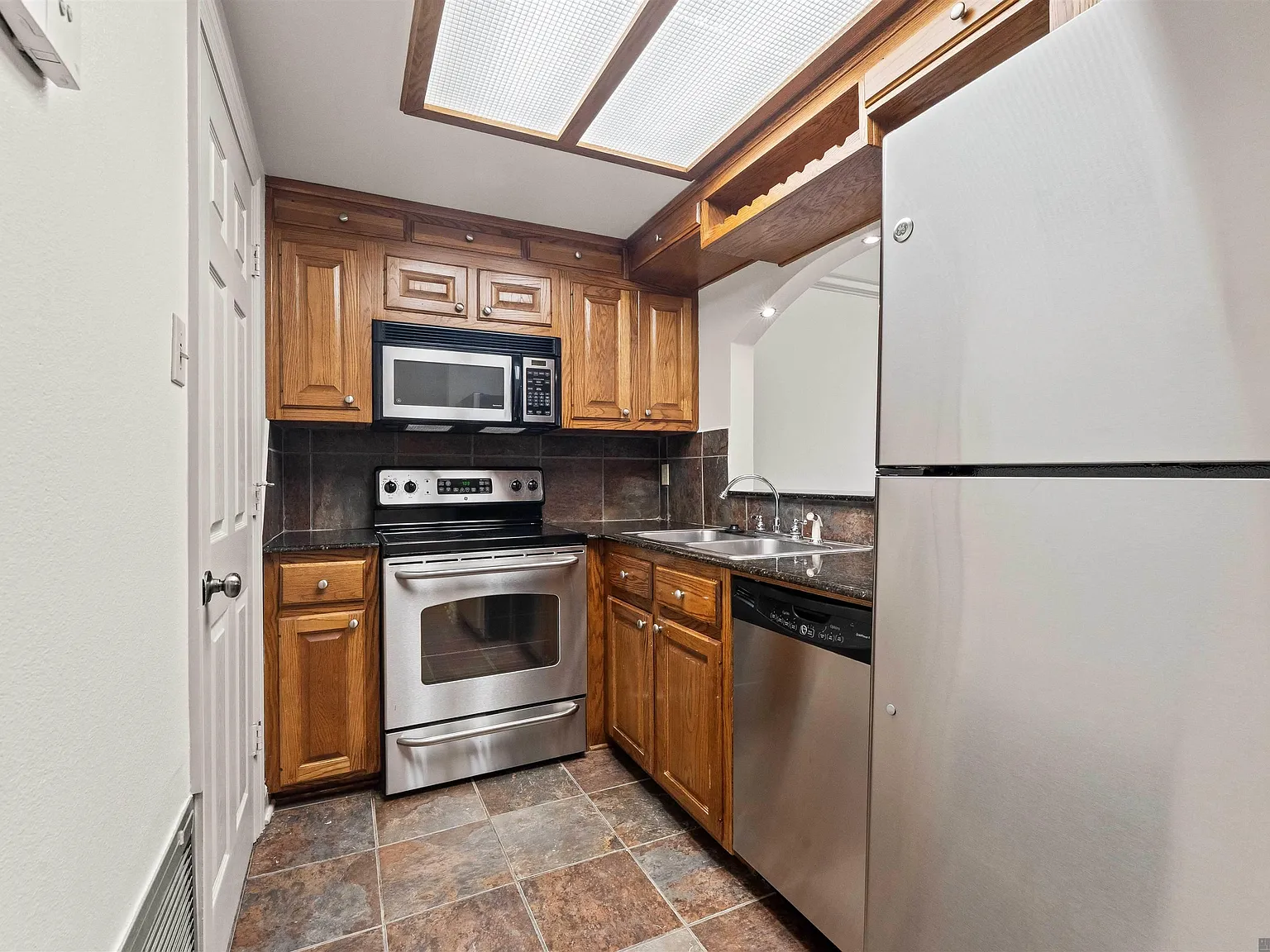 1 bed, 671 sqft, $1,175 — Photo 4