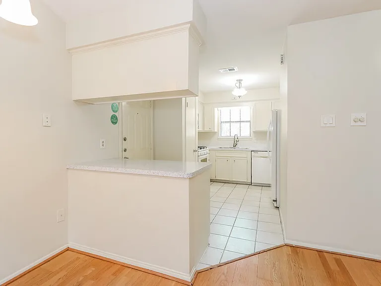 84 Fallshire Dr — Photo 7