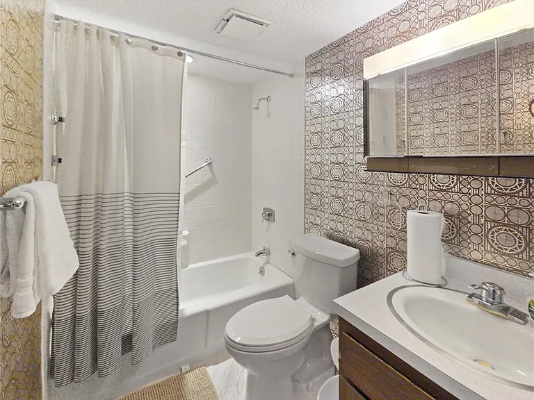 553 Fairways Cir #B — Photo 18
